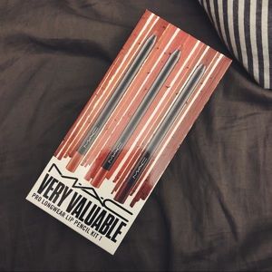 New* M.A.C  Pro longwear Lip Pencil Kit 1